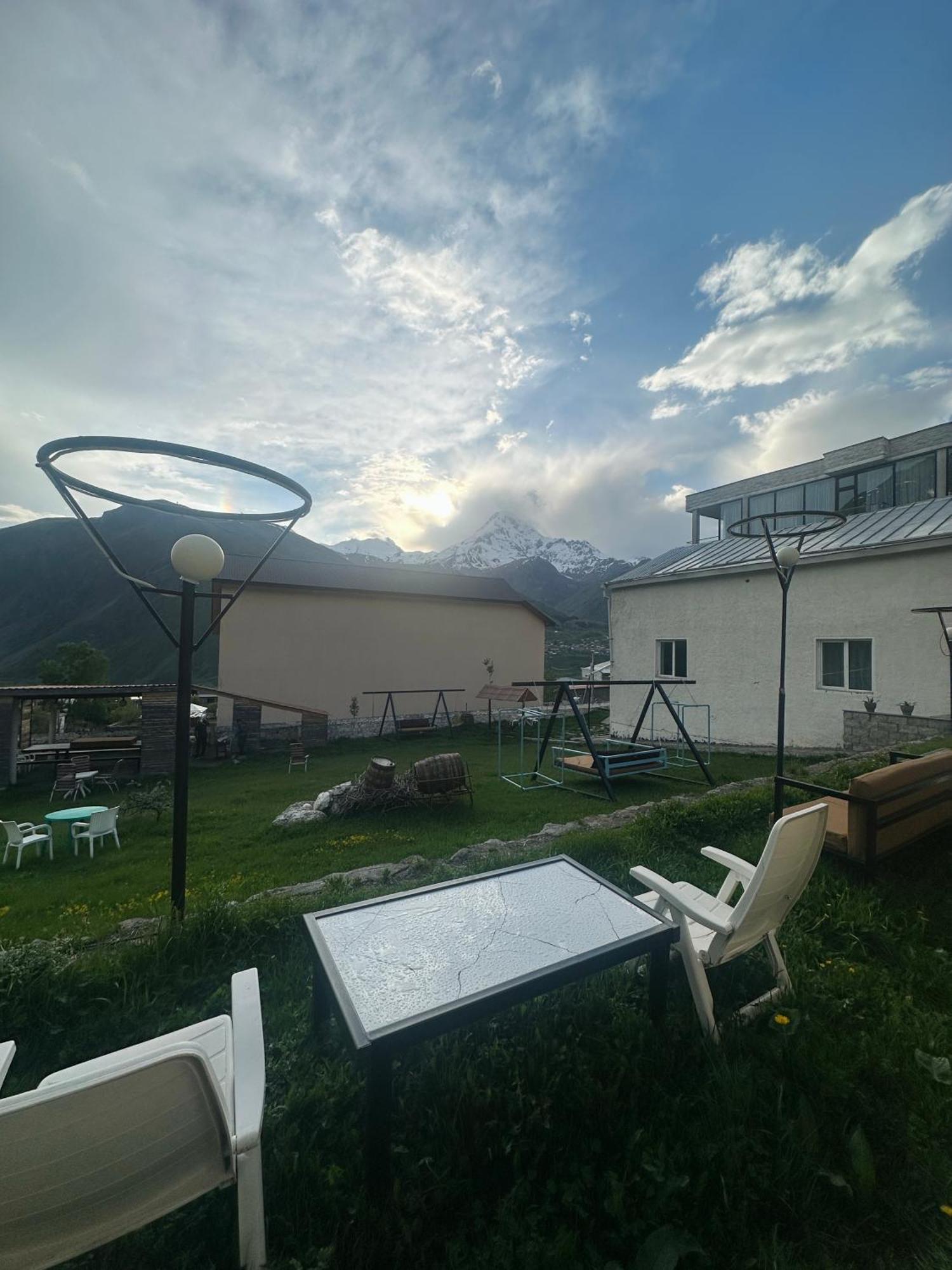 Hotel Noa Kazbegi Exterior photo
